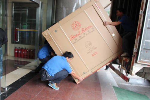 新城镇钢琴贵重工艺品无忧运